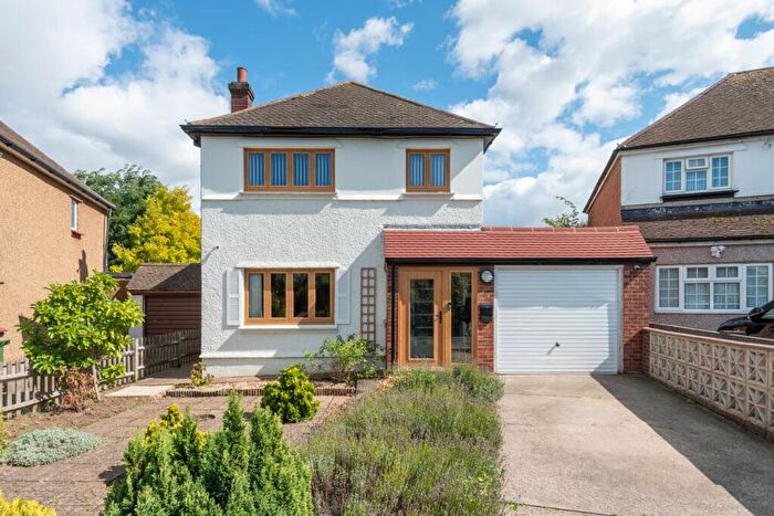 3 Bedroom Detached House For Sale In Rosedale Close, Dartford, DA2