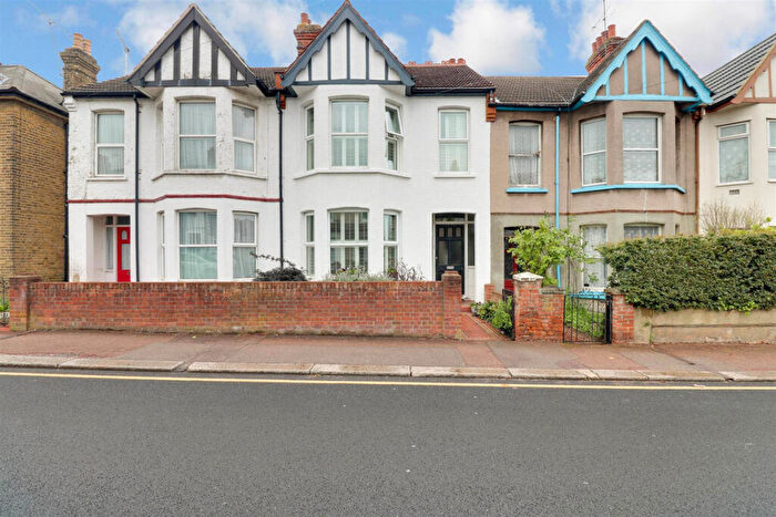 3 Bedroom Terraced House For Sale In Cranleigh Drive, Leigh-on-sea, SS9