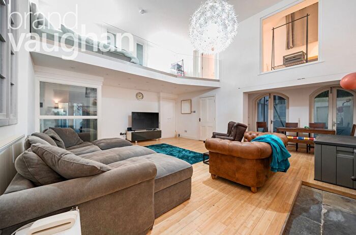 2 Bedroom Flat To Rent In Sussex Square, Brighton, East Sussex, BN2