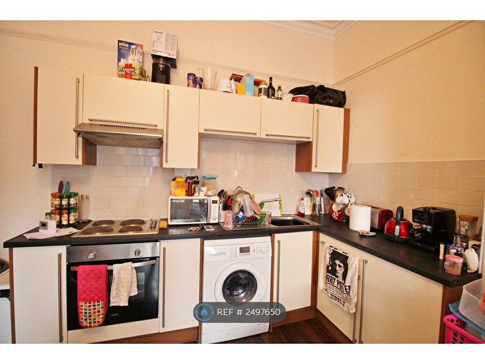 2 Bedroom Flat To Rent In Kelso Road, Leeds, LS2