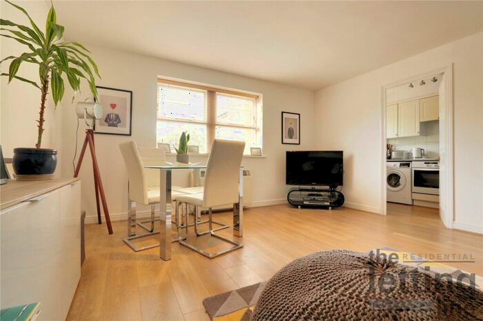 1 Bedroom Apartment To Rent In Kirkland Drive, Enfield, Middlesex, EN2