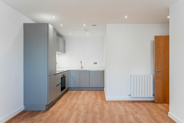 2 Bedroom Flat To Rent In Mast Quay, London, SE18