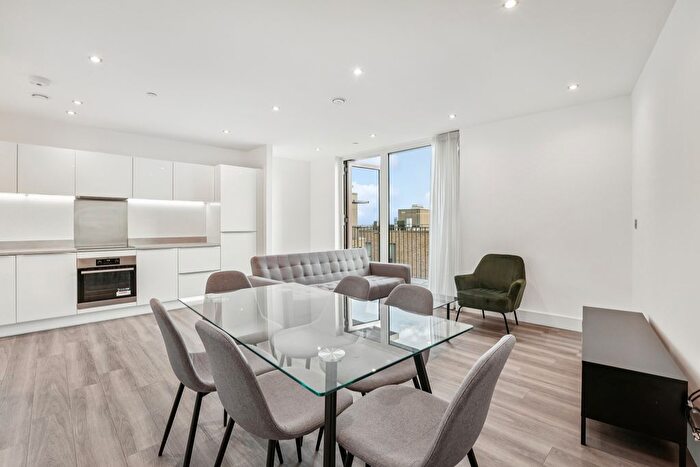 3 Bedroom Flat To Rent In Alwyne Court, Garnet Place, West Drayton, UB7