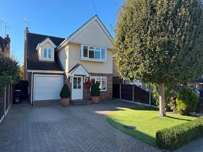 4 Bedroom Detached House For Sale In High Elms Road, Hullbridge, Hockley, SS5