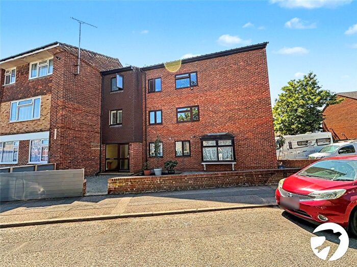 1 Bedroom Flat To Rent In Wakeley Road, Rainham, Gillingham, Kent, ME8