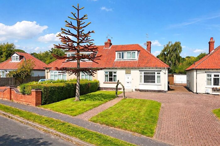 4 Bedroom Chalet For Sale In Briardene Avenue, Scarborough, YO12