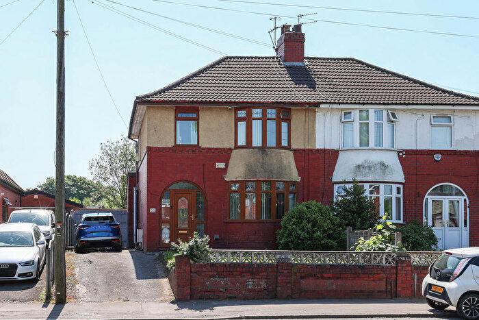 3 Bedroom Semi-Detached House For Sale In Queensway, Rochdale, OL11
