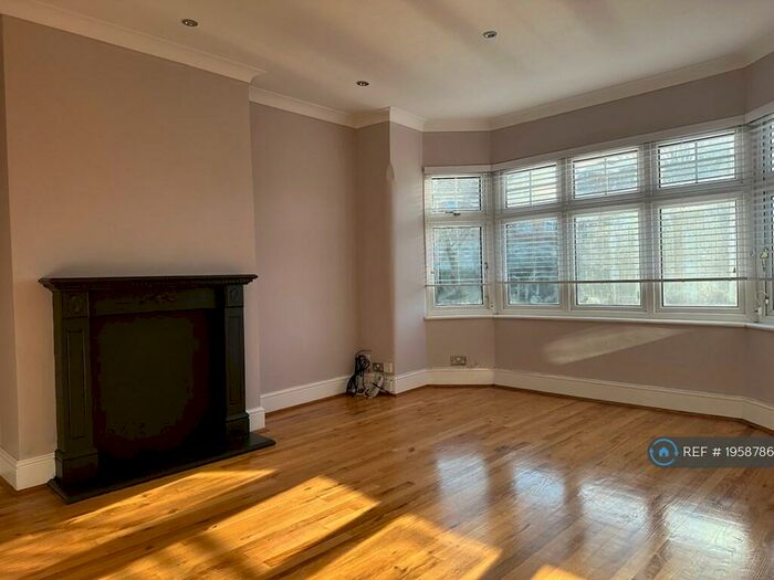 1 Bedroom Flat To Rent In Chingford, London, E4
