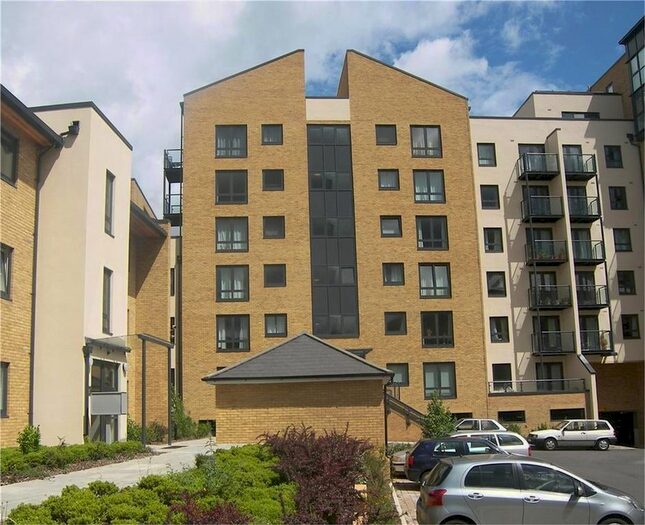 1 Bedroom Flat To Rent In Victoria Way, Horsell, Woking, GU21