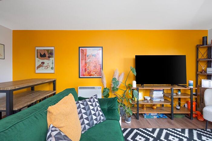 2 Bedroom Flat For Sale In York Road, Bedminster, BS3