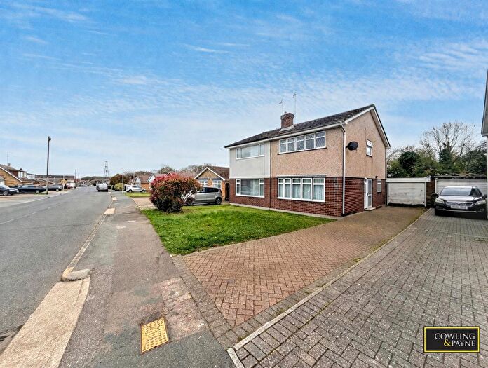 2 Bedroom House For Sale In Beauchamps Drive, Wickford, SS11