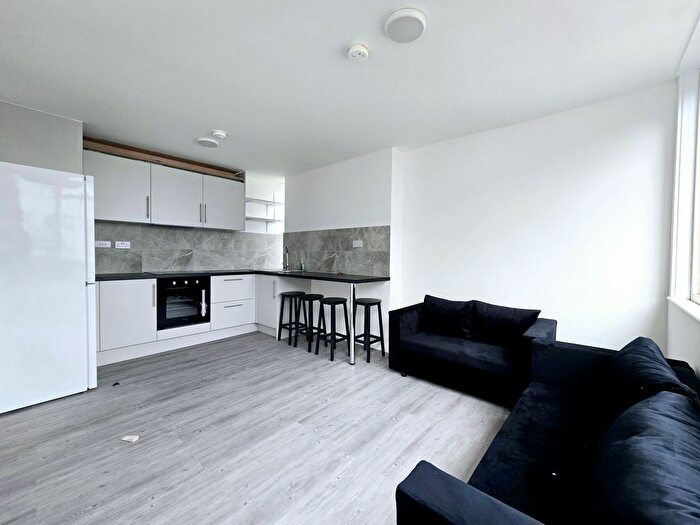 5 Bedroom Flat To Rent In Yarnfield Square, Clayton Road, Peckham, SE15