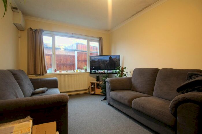 2 Bedroom Flat To Rent In London Road, Oadby, Leicester, LE2