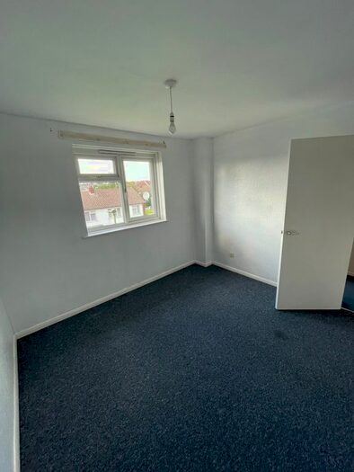 3 Bedroom Flat To Rent In Haldane Close, London, N10