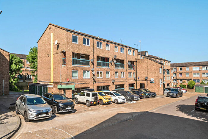 4 Bedroom Maisonette For Sale In McNeil Road, Camberwell, London, SE5