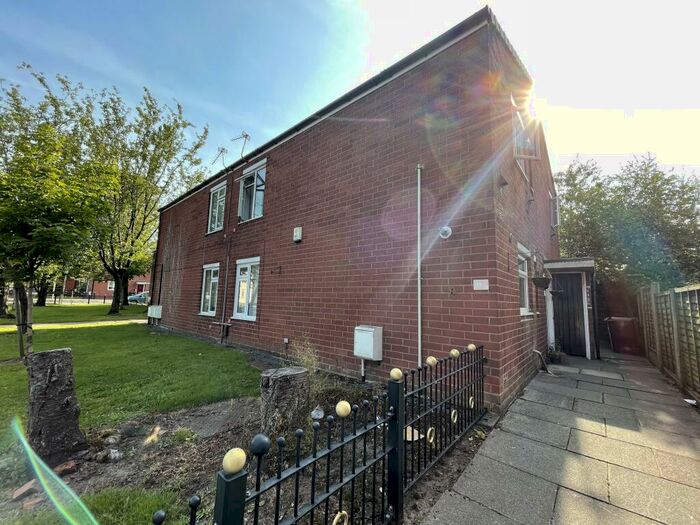 1 Bedroom Ground Flat To Rent In Wigan Road, Westhoughton, BL5