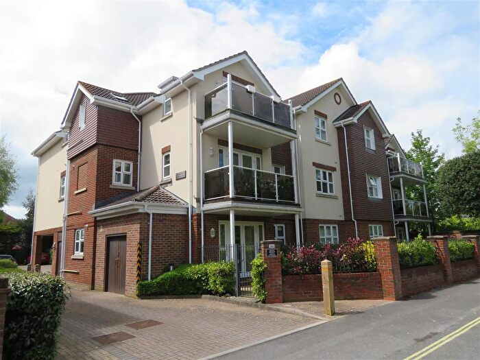 2 Bedroom Flat To Rent In Whitefield Road, New Milton, BH25