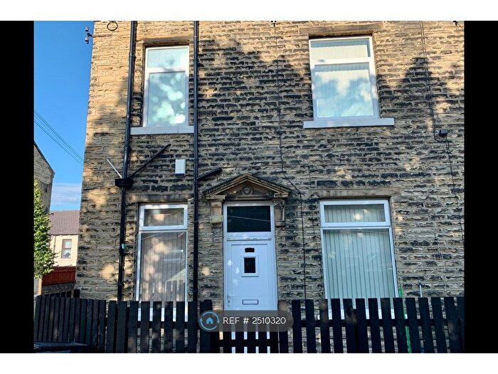 2 Bedroom End Of Terrace House To Rent In Ackworth Street, Bradford, BD5