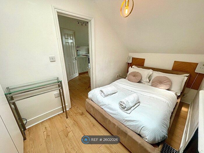 1 Bedroom Flat To Rent In Minster Road, London, NW2