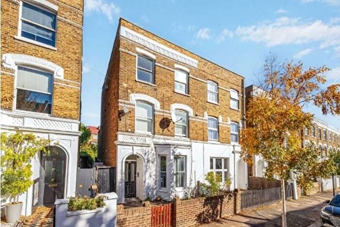2 Bedroom Flat For Sale In Essex Road, Acton, W3