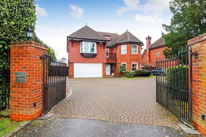 6 Bedroom Detached House For Sale In Bench Manor Crescent, Chalfont St Peter, Gerrards Cross, SL9