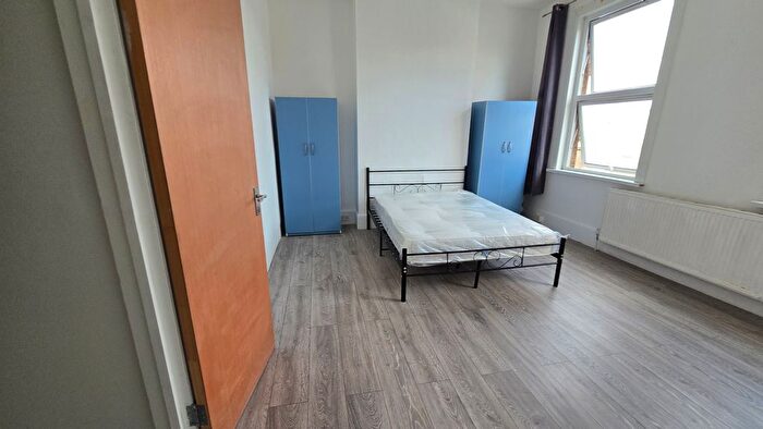 2 Bedroom Flat To Rent In Manbey Park Road, London, E15