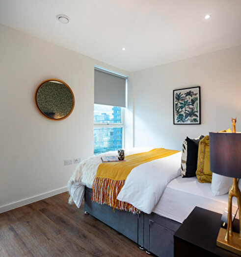 3 Bedroom Flat To Rent In Fizzy Ea A - Silvertown Way, London, E16