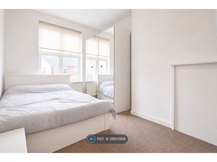3 Bedroom Flat To Rent In Munden House, London, E3