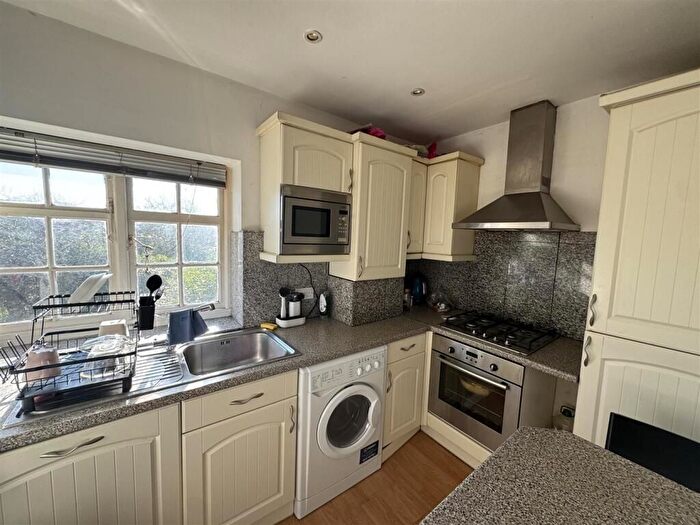 2 Bedroom Flat To Rent In Neale Close, Hampstead Garden Suburb, N2