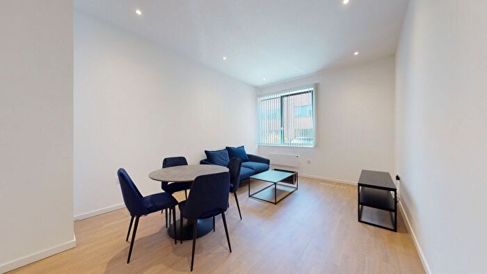 Studio To Rent In Riverbank Way, Brentford, TW8