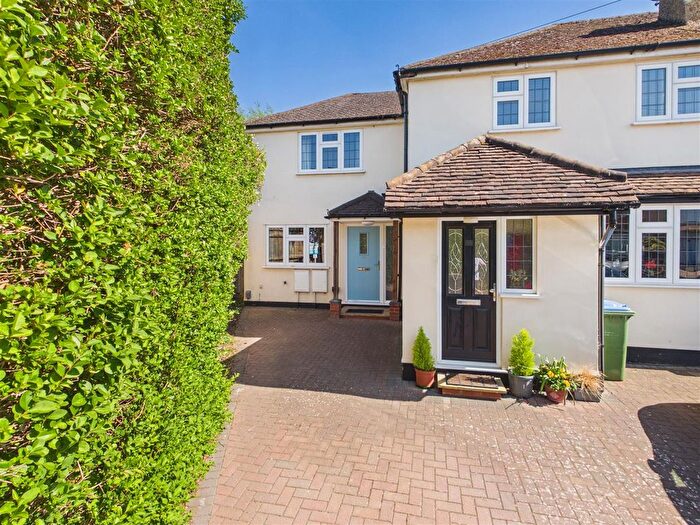 2 Bedroom End Of Terrace House For Sale In Second Avenue, Walton-On-Thames, KT12