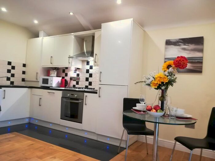 1 Bedroom Flat To Rent In Sketty Road, Swansea, SA2