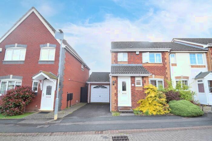 3 Bedroom Property To Rent In Cleobury Close, Redditch B97