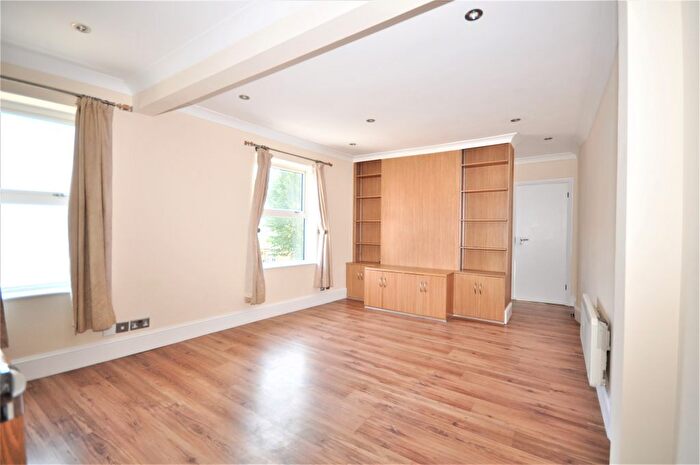 4 Bedroom Flat To Rent In Portsmouth Road, Cobham, Surrey, KT11