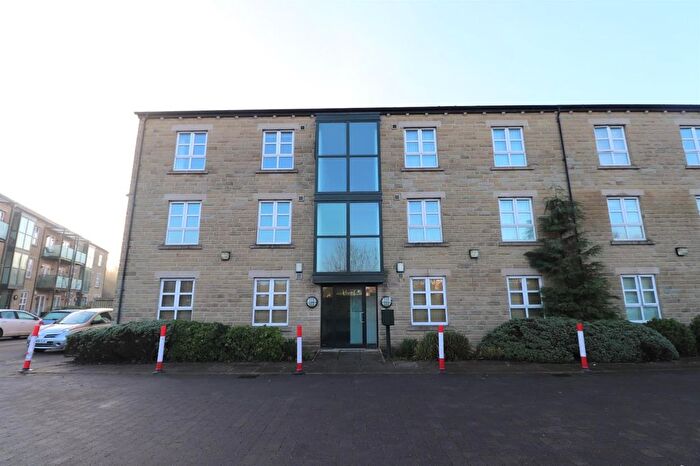 2 Bedroom Flat To Rent In Roker Lane, Pudsey, West Yorkshire, Uk, LS28