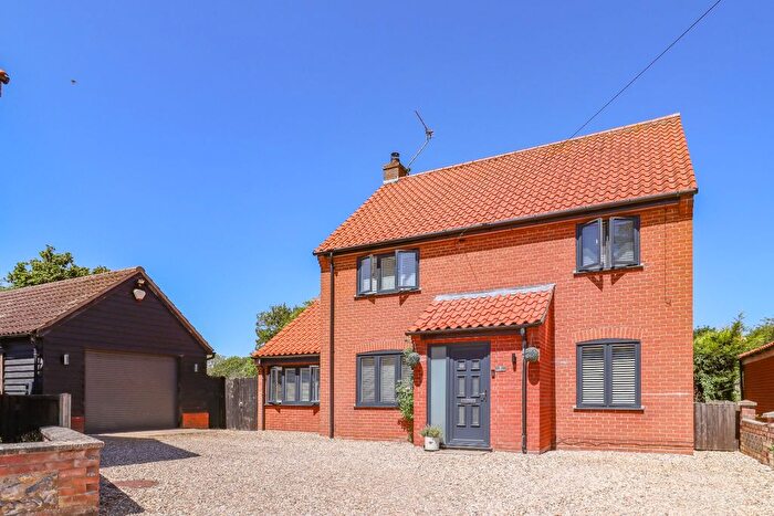 4 Bedroom Detached House For Sale In Church Close, Bawdeswell, NR20