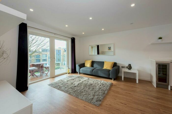 1 Bedroom Flat To Rent In Loxford Gardens, N5