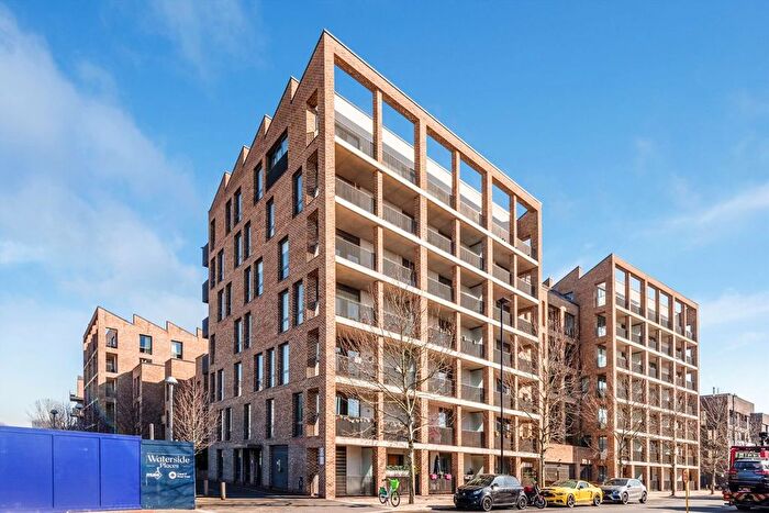 1 Bedroom Flat To Rent In Paddlers Avenue, Brentford, TW8