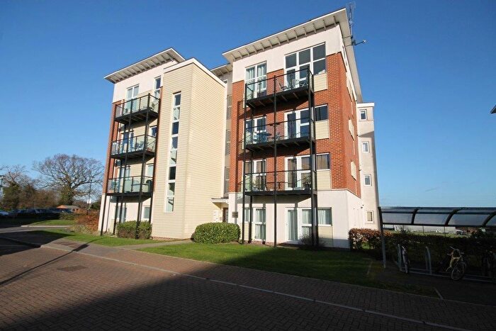1 Bedroom Flat To Rent In Park View Road, Leatherhead, KT22