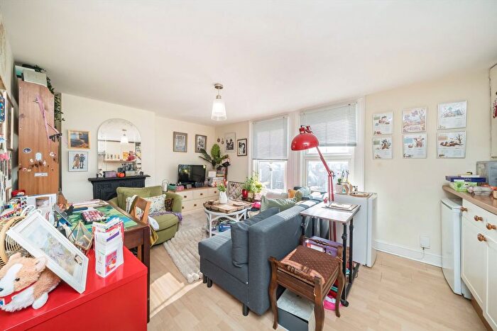 1 Bedroom Flat For Sale In High Street Colliers Wood, Tooting, SW19