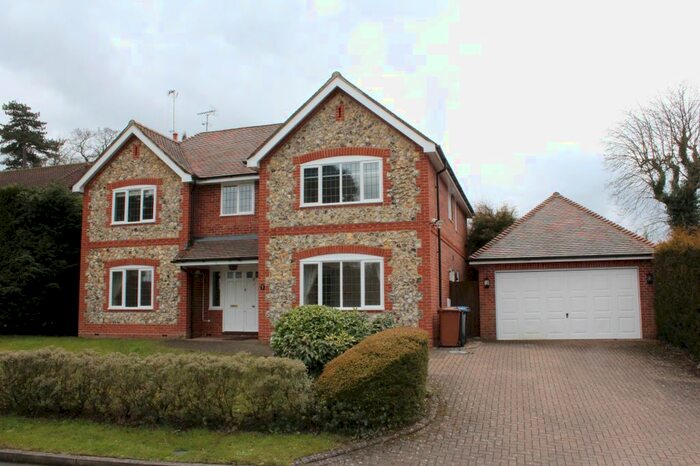 5 Bedroom Detached House For Sale In Woodgate Avenue, Northaw, Potters Bar, EN6