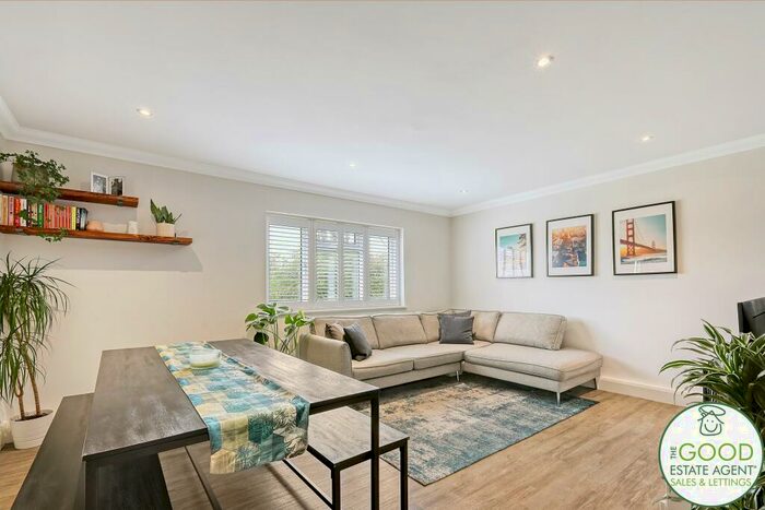 1 Bedroom Flat To Rent In Torrington Drive, Loughton, IG10