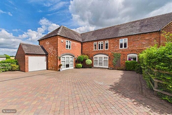 4 Bedroom Barn Conversion For Sale In Kingstanding, Needwood, DE13