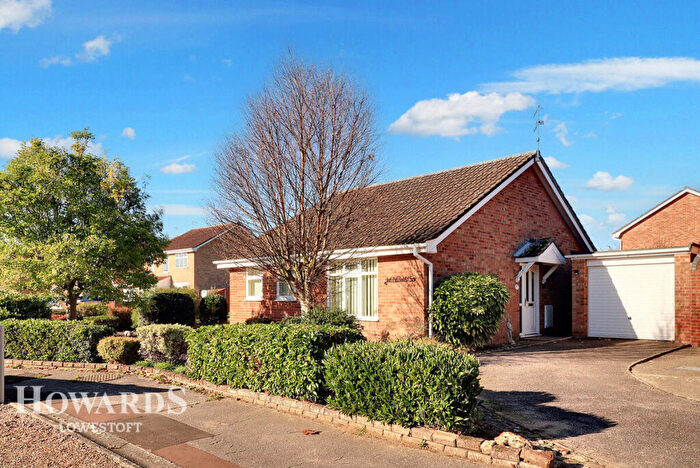 3 Bedroom Detached Bungalow For Sale In Oatlands Close, Lowestoft, NR33