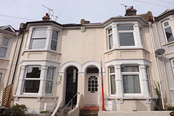3 Bedroom Property To Rent In Jersey Road, Rochester, ME2