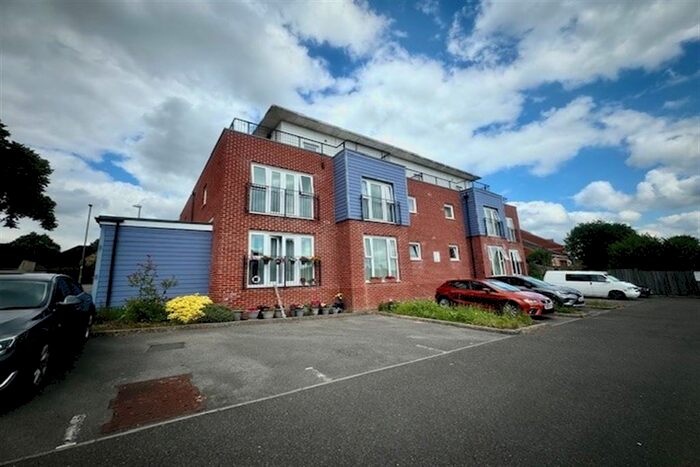 2 Bedroom Flat To Rent In Alexander Square, Eastleigh, SO50