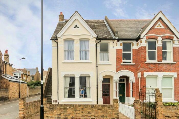 2 Bedroom Flat To Rent In Albany Road, London, W13