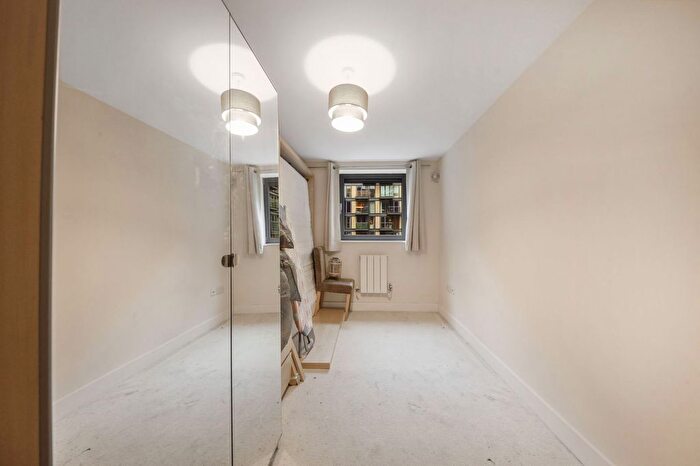 2 Bedroom Flat For Sale In Millharbour, London, E14