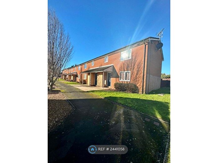 2 Bedroom Flat To Rent In Brookfield Close, Weston Rhyn, Oswestry, SY10