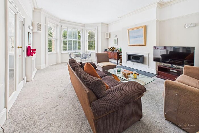 2 Bedroom Flat For Sale In Town Centre, Eastbourne, BN21